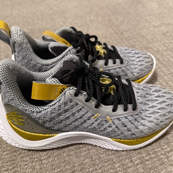 Curry Basketball Shoes - Picture 1 of 3